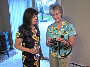 Jan showing Connie the ropes