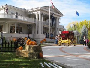 The Governor's Mansion decorated for Halloween