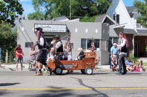 People really turn out to watch these tricked out coffins hurry to the FINISH line.