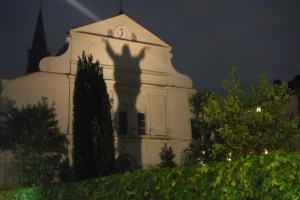 Our guide took us to the back of the St. Louis Cathedral that was in the photo of Jackson Square. He was talking about the figure in this photo. Most people feel that it is a shadow of Christ, but a little 5 year old boy told our guide that it was a giraffe. It’s all in your perspective!