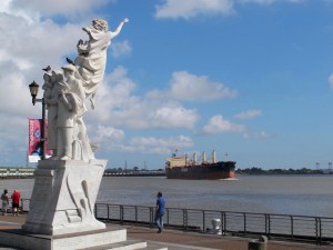 The sculpture facing the River honors immigrants as they land in the USA. I liked it and thought the sculpture was well deserved. I don’t know if it was ironic or not that pigeons were on the sculpted people.