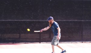 Scott returning a ball.